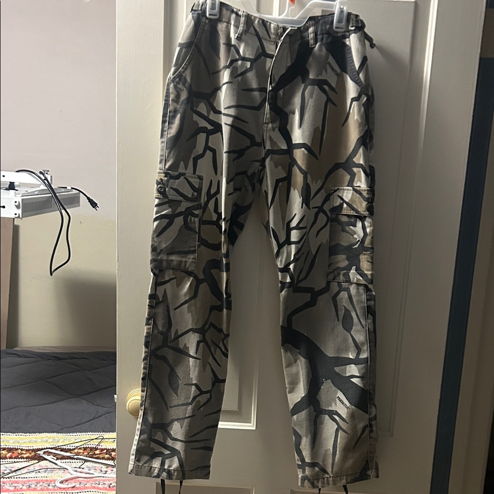 Cabela's Black and Tan Cargo Pants